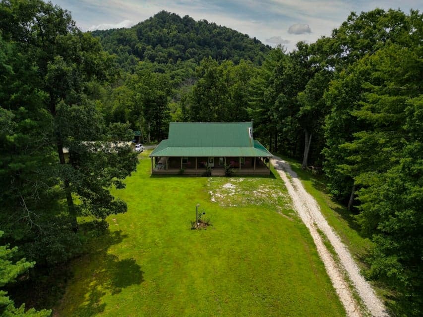11732 Red Lick Road, Irvine, KY 40336
