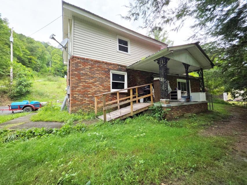 55 Cletis Webb Road, Phyllis, KY 41544