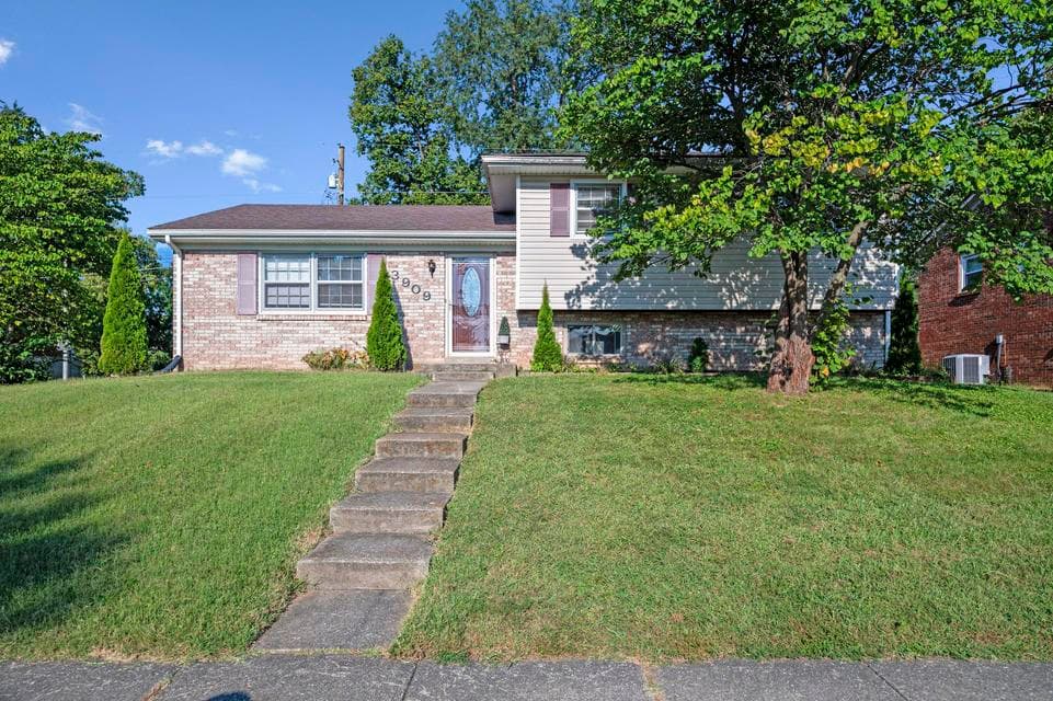 3909 Gladman Way, Lexington, KY 40514