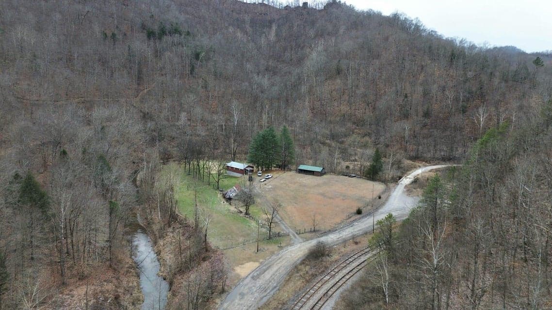 1439 Wolf Creek Middle Fork Road, Pilgrim, KY 41250