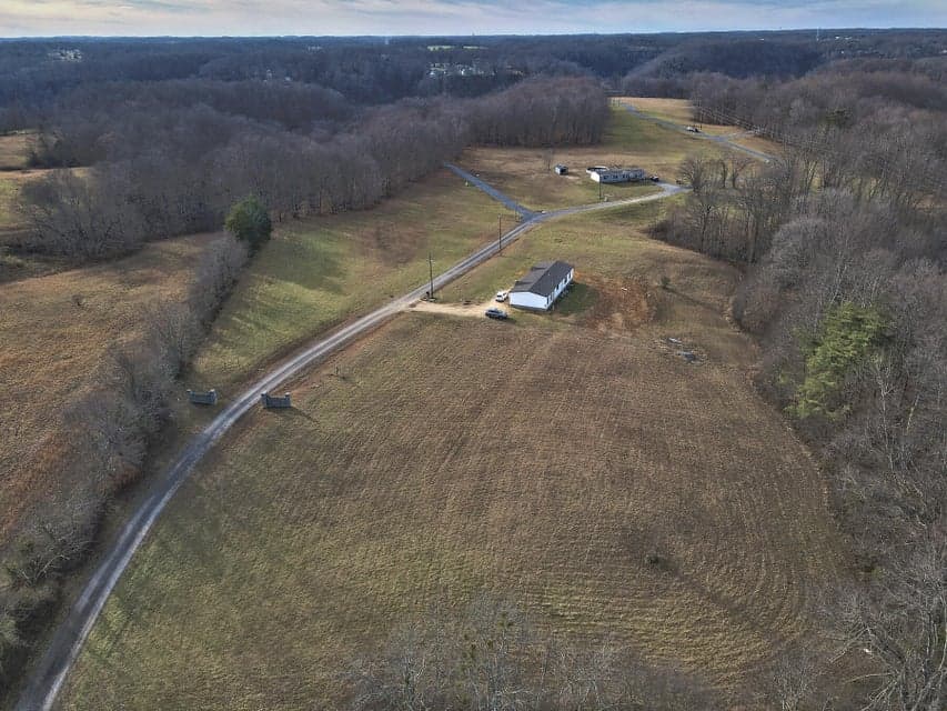 40 Dockery Road, Russell Springs, KY 42642