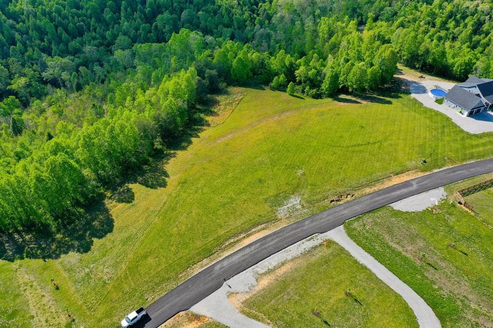 2000 Old Hare Road, East Bernstadt, KY 40729