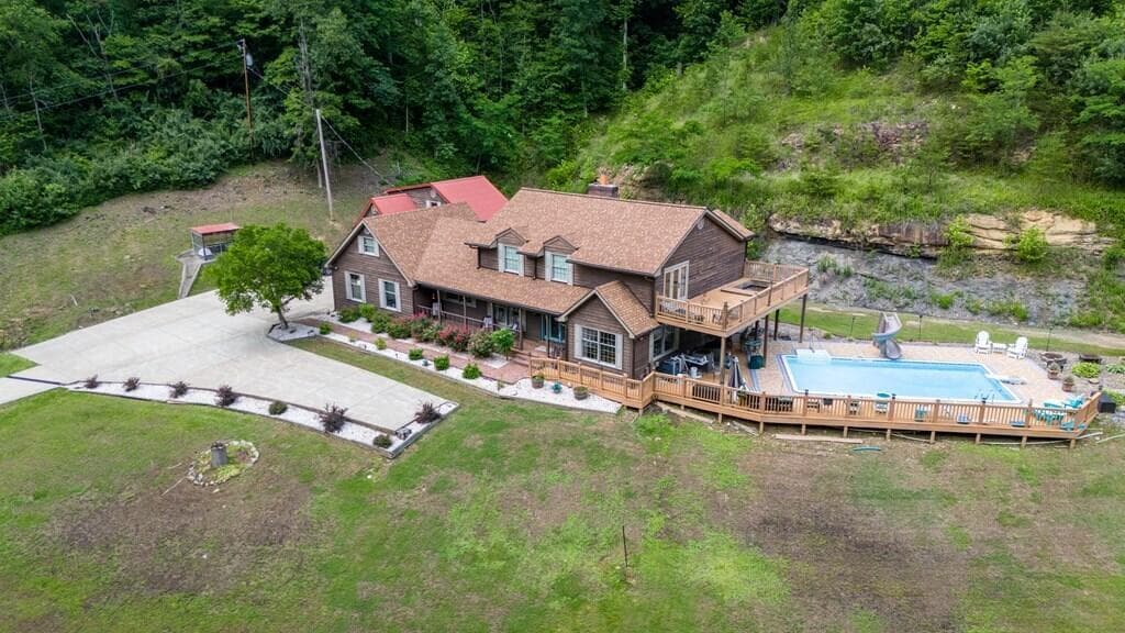 357 Fred's Fork, Prestonsburg, KY 41653