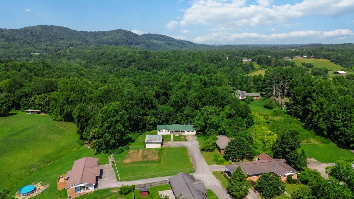 37 Kentucky Lane, Williamsburg, KY 40769