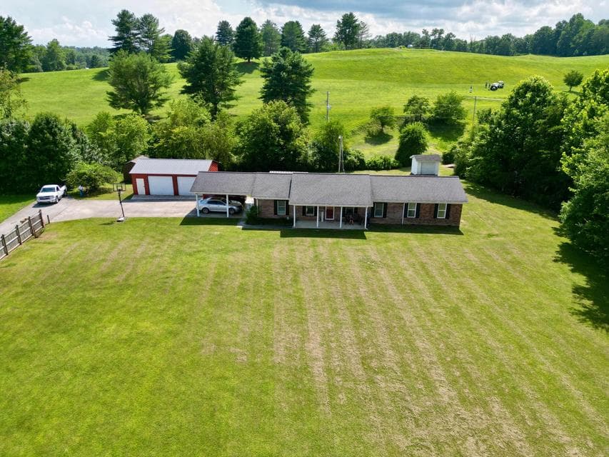 260 Putter Lane, Beattyville, KY 41311