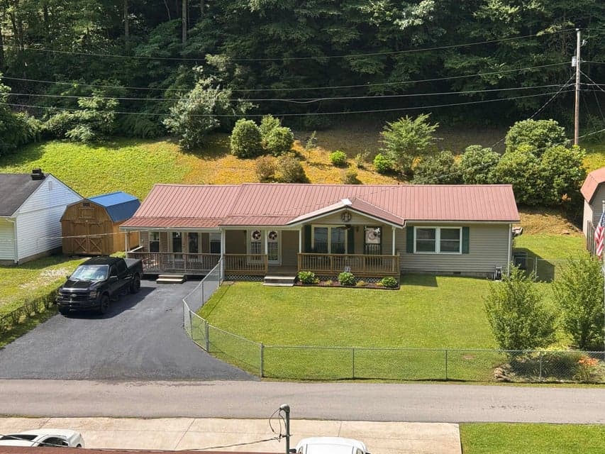 82 Fairway Drive, Jenkins, KY 41537