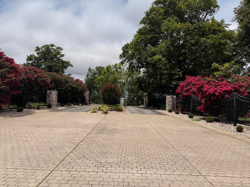 128 Wedge Way, Russell Springs, KY 42642