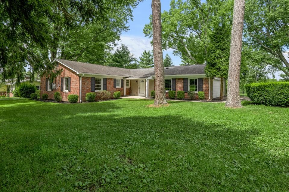 855 Walnut Hill Road, Lexington, KY 40515
