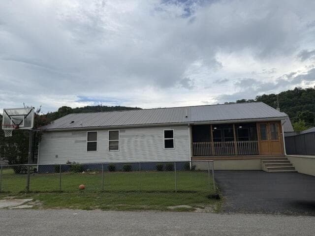 275 Burton Road, Letcher, KY 41832