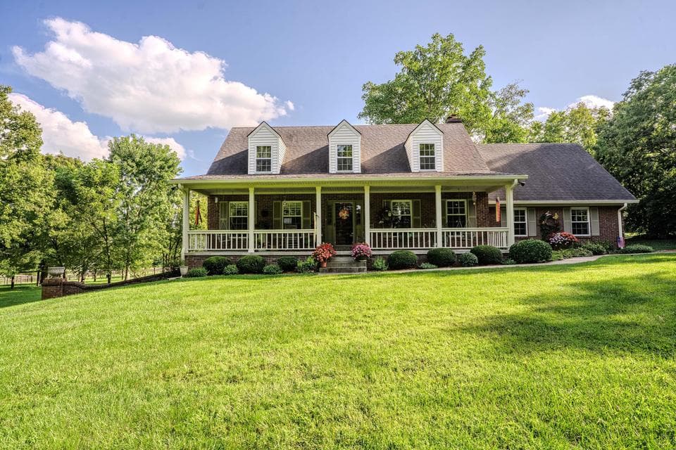 2075 Pinckard Pike, Versailles, KY 40383