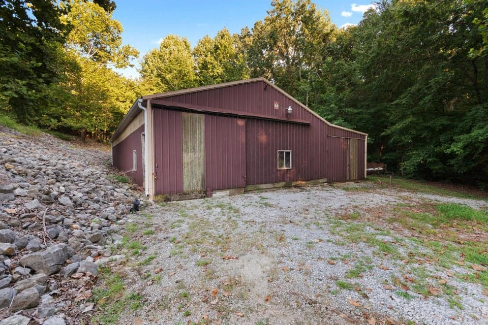 1353 Parkersville Road, Eddyville, KY 42038