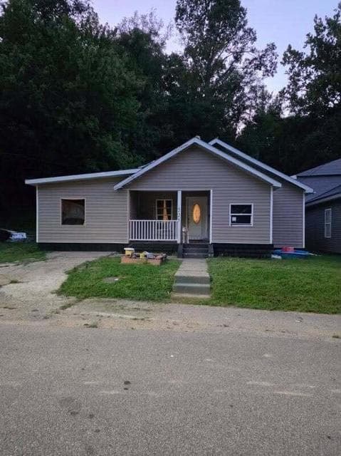 527 N 4th Street, Flatwoods, KY 41139