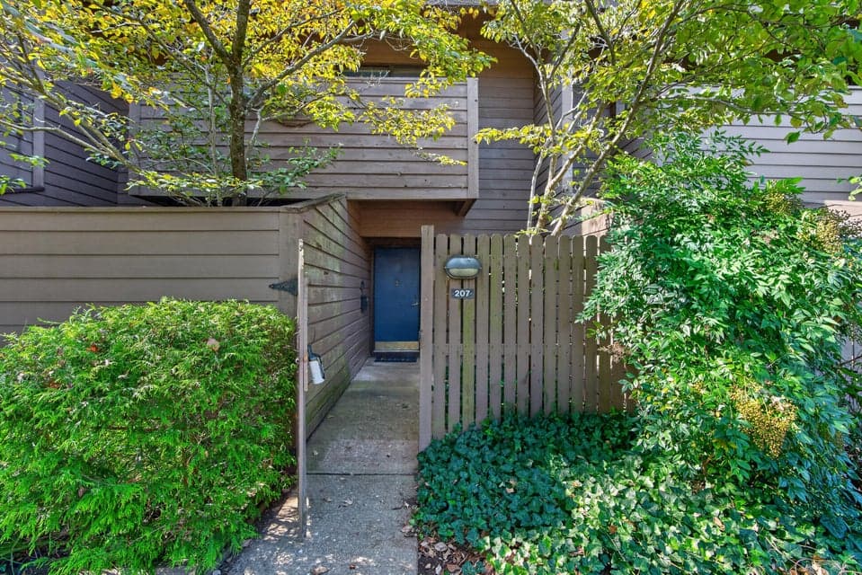 750 Shaker Drive 207, Lexington, KY 40504